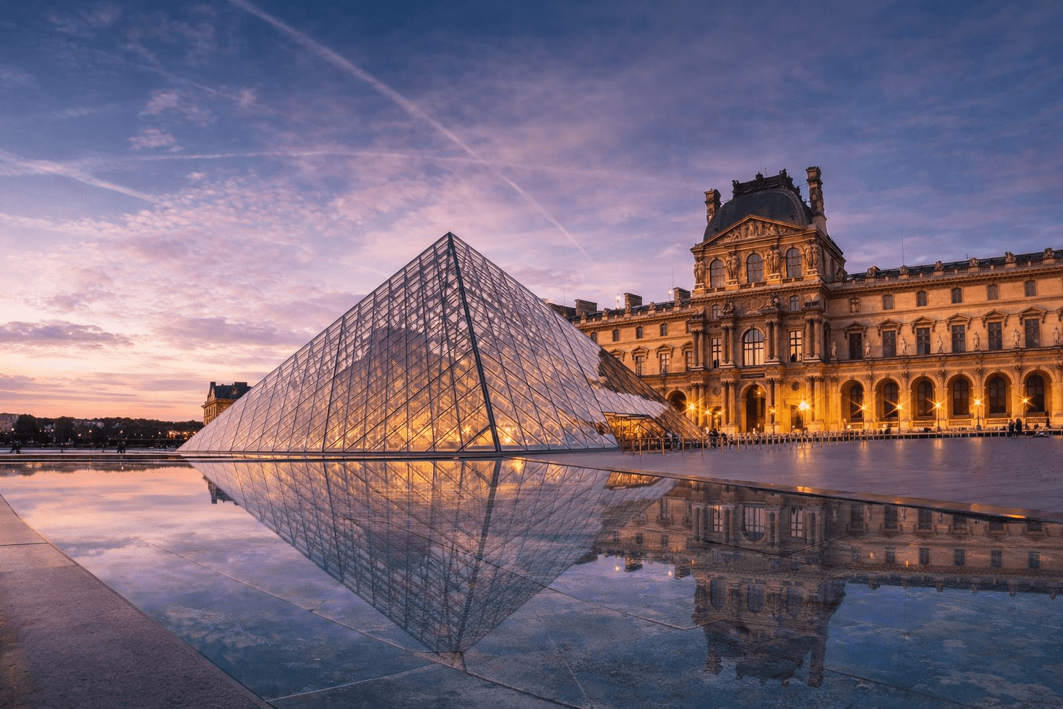 THE LOUVRE MUSEUM